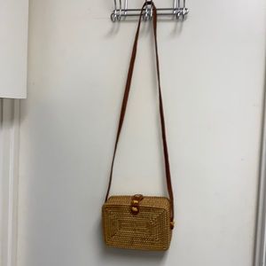Straw raffia purse